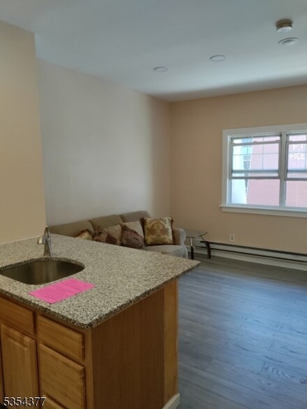 475 Clinton Ave Unit 4, Newark, NJ 07108