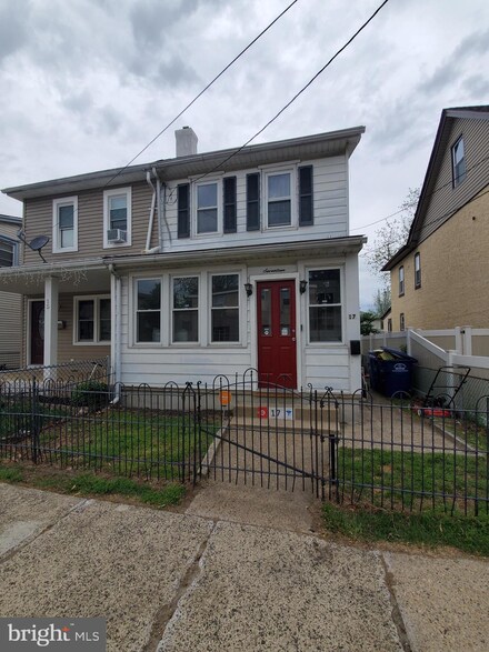 17 Rush St, Riverside, NJ 08075