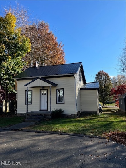 1619 Adams St, Coshocton, OH 43812