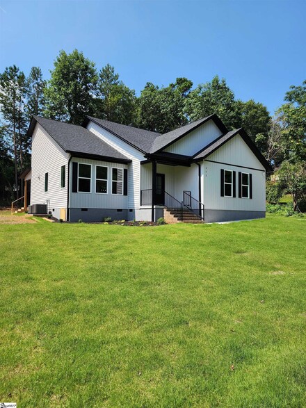 402 Edgewater Dr, Anderson, SC 29626