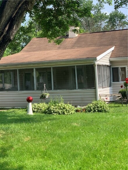 1917 Robinwood St, New Castle, PA 16101