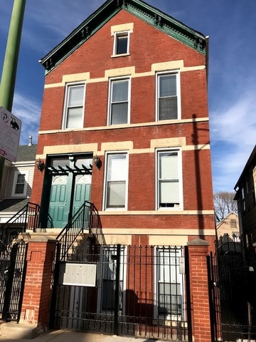 978 W 19th St Unit 2R, Chicago, IL 60608
