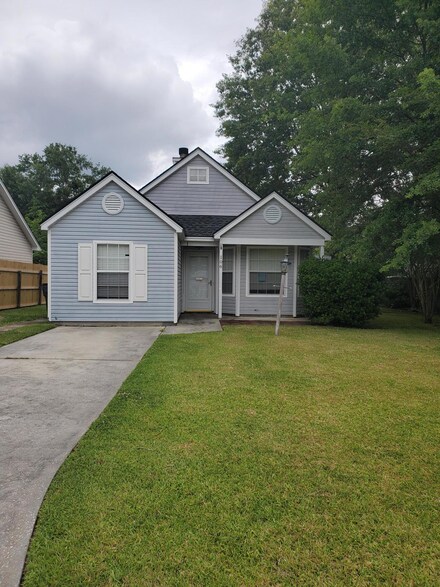 106 Fern Ct, Summerville, SC 29483