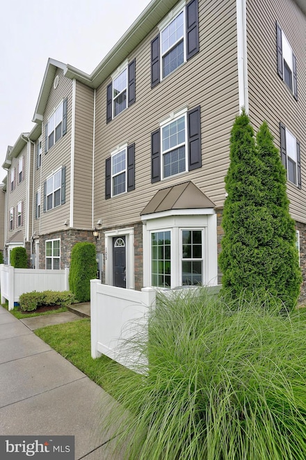 1820 Cassandra Dr Unit 105, Eldersburg, MD 21784