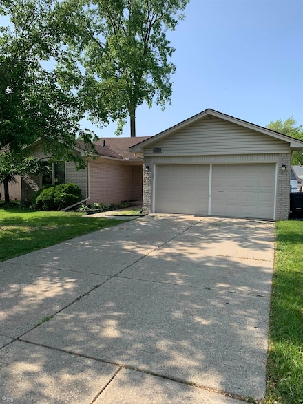4951 Fox Hill Dr, Sterling Heights, MI 48310