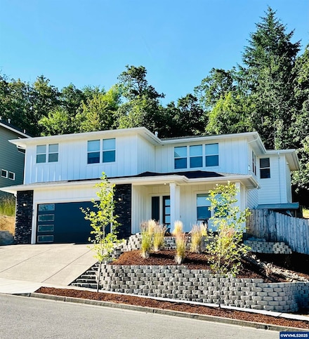 818 Hawk Dr, Silverton, OR 97381