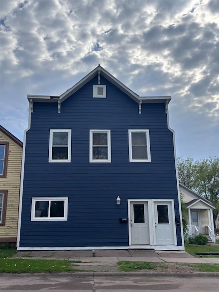 203 14th Ave E, Ashland, WI 54806
