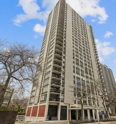 1455 N Sandburg Terrace Unit 2108B, Chicago, IL 60610