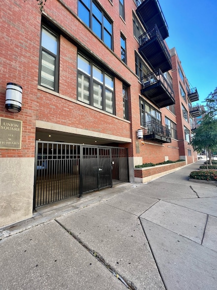333 W Hubbard St Unit 4A, Chicago, IL 60654