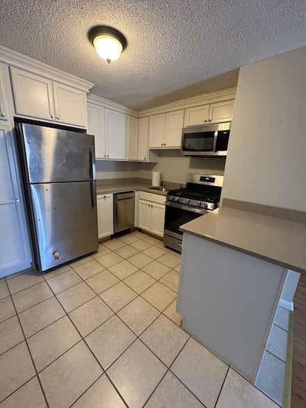 82 Boylston Ln Unit 18, Lowell, MA 01852