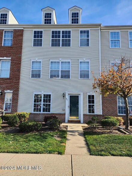 107 Pointe of Woods Dr Unit 524, Parlin, NJ 08859