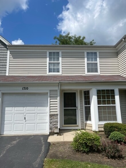 1710 College Green Dr Unit 2, Elgin, IL 60123