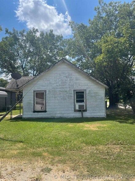 709 W Cherokee St, Marietta, OK 73448