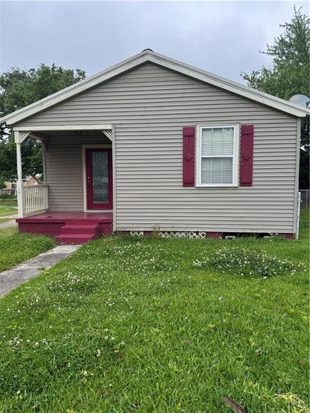 315 Trist Place, Chalmette, LA 70043