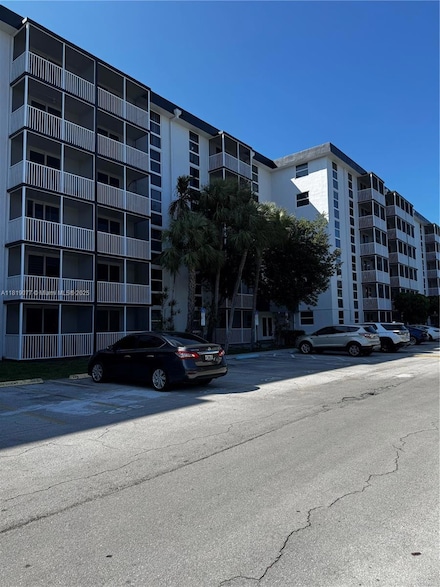 16851 NE 23rd Ave Unit A516, North Miami Beach, FL 33160