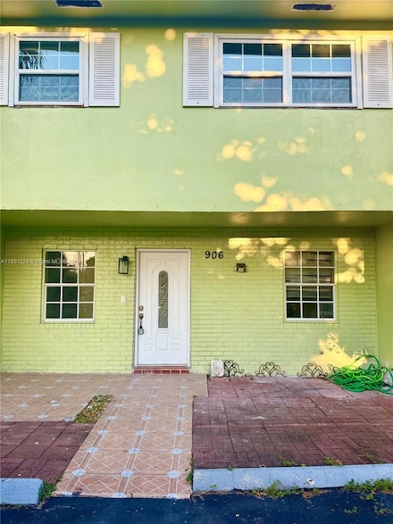 906 SW 74th Ave, North Lauderdale, FL 33068