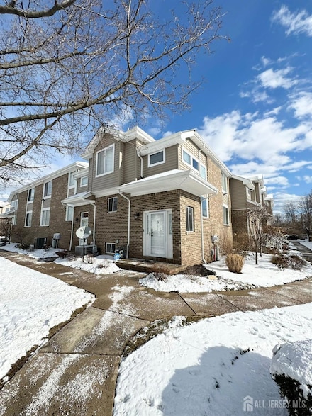 33 Marina View Dr, Sewaren, NJ 07077
