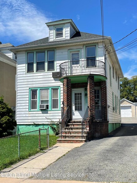 89 Maryland Ave, Staten Island, NY 10305