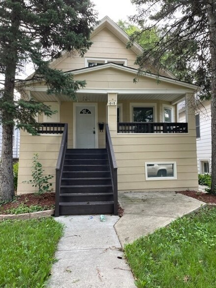 1018 S Ridgeland Ave, Oak Park, IL 60304