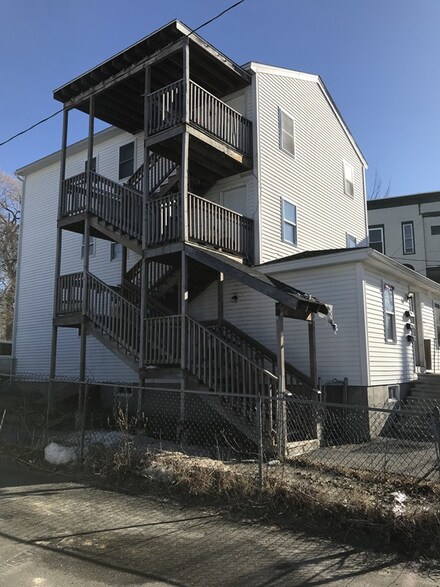 266 Beech St, Fitchburg, MA 01420