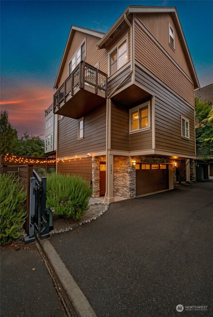 729 16th Ave Unit A, Seattle, WA 98122