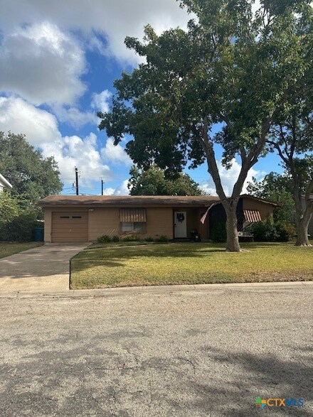 514 Ridgecrest Dr, Port Lavaca, TX 77979