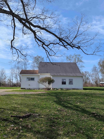 613 E County Line Rd, Tekonsha, MI 49092