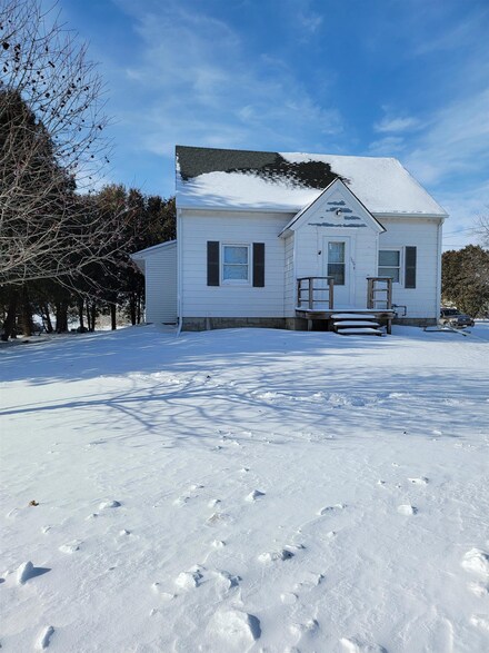 306 4th St SE, Cresco, IA 52136