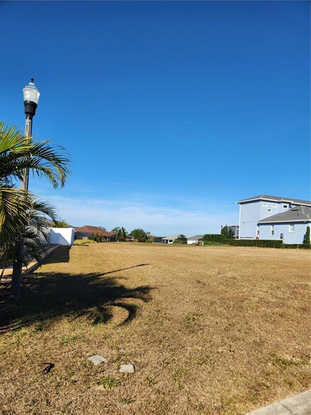 3334 Shore Dr, Lakeland, FL 33812