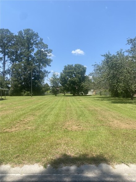 10 Lakeview Dr, Waycross, GA 31501