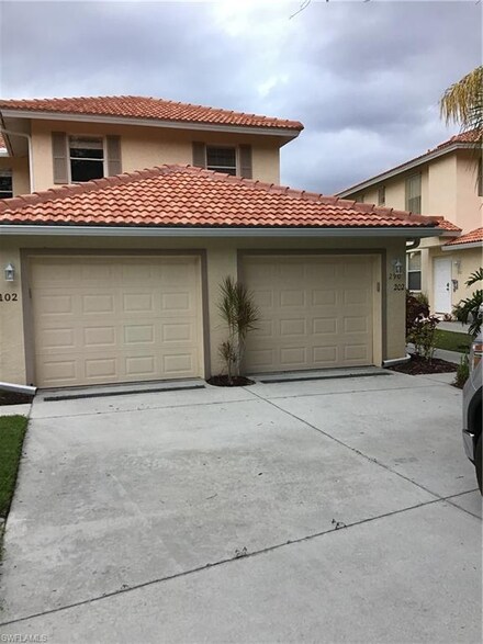 290 Robin Hood Cir Unit 202, Naples, FL 34104