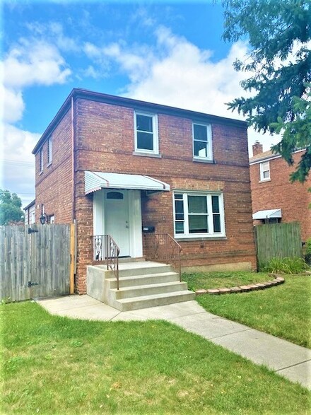 5714 W Pershing Rd, Cicero, IL 60804