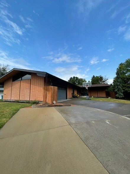 1005 Buena Dr, Great Falls, MT 59404