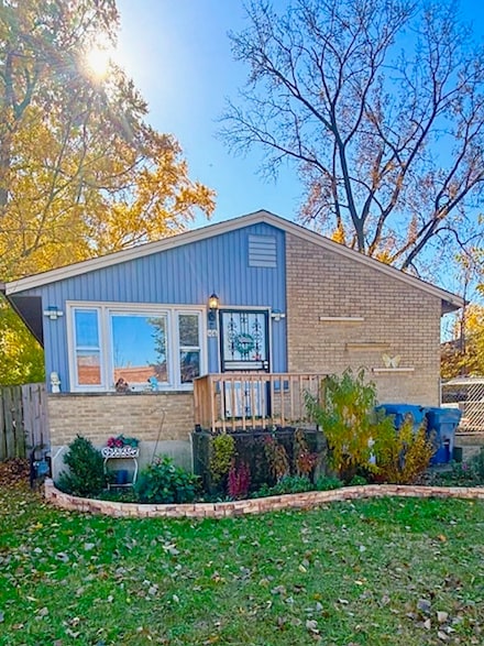 106 W 157th St, Harvey, IL 60426