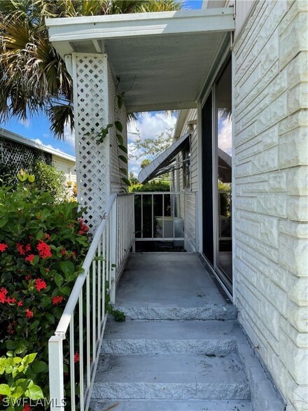 519 Riviera Blvd E, Naples, FL 34112