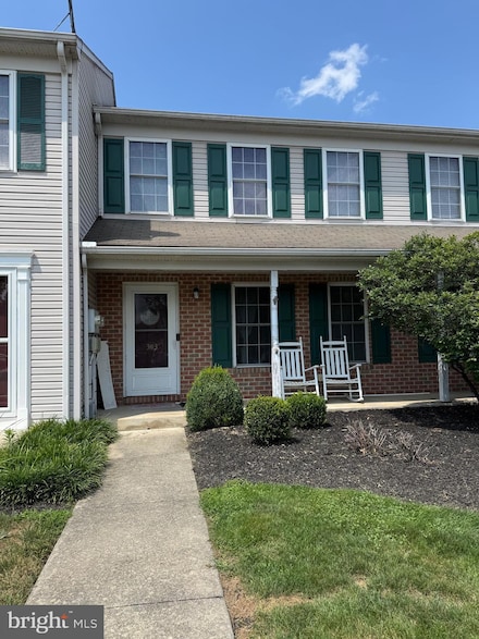 393 Deerfield Dr, Mount Joy, PA 17552