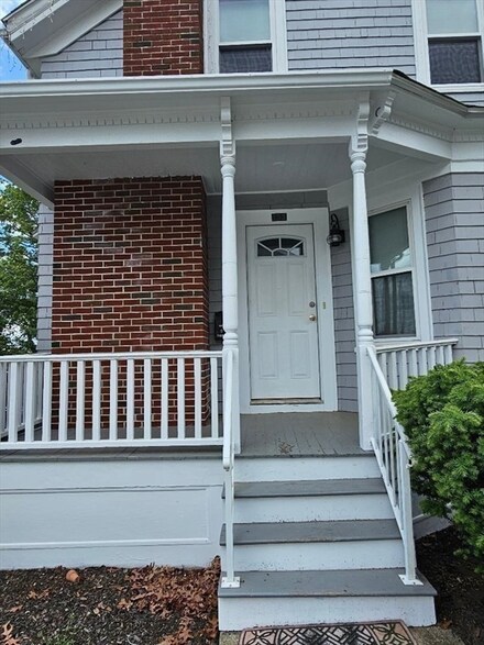 153 Rathgar St, Fall River, MA 02720