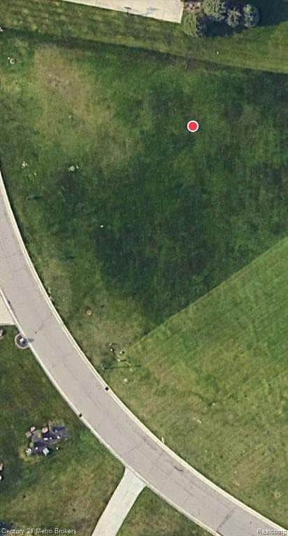 17070 Kings Fairway Ln, Grand Blanc, MI 48439