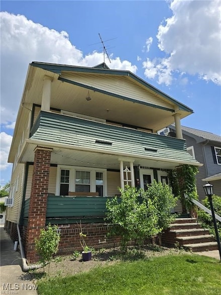 2059 Lewis Dr, Lakewood, OH 44107