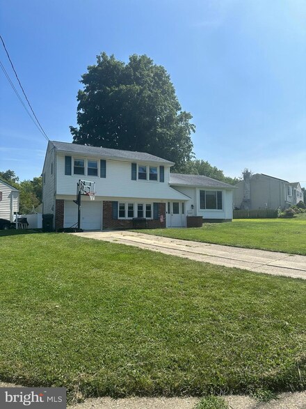 101 Saddle Ridge Rd, Voorhees, NJ 08043