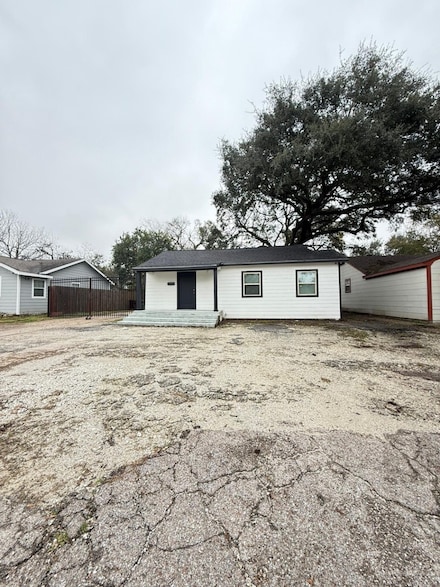 8108 Howard Dr, Houston, TX 77017