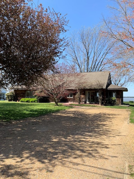 555 Riverdale Rd, Tappahannock, VA 22560