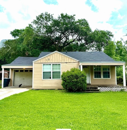6162 East Dr, Groves, TX 77619