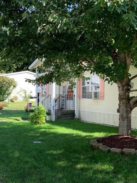 26 Meadow Dr, Turner, ME 04282