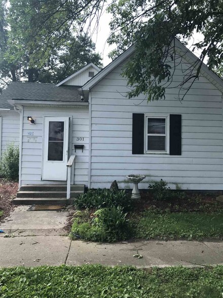 301 Alton St, Bicknell, IN 47512