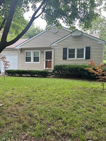 8001 Mercier St, Kansas City, MO 64114