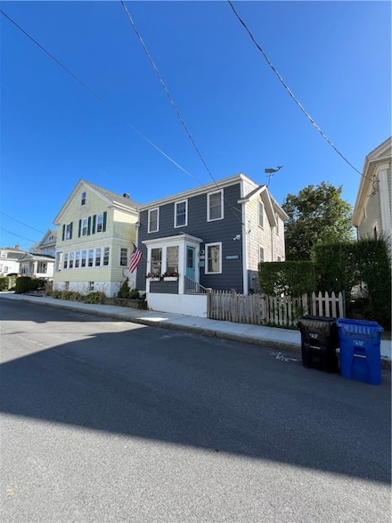 21 Connection St, Newport, RI 02840