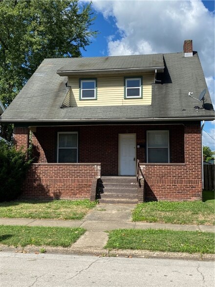 686 Sherman Ave, Sharon, PA 16146