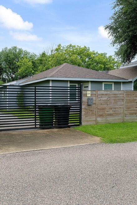 4211 Rogers St, Houston, TX 77022