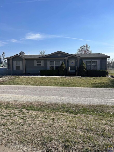 315 E Warren St, Williamsburg, KS 66095